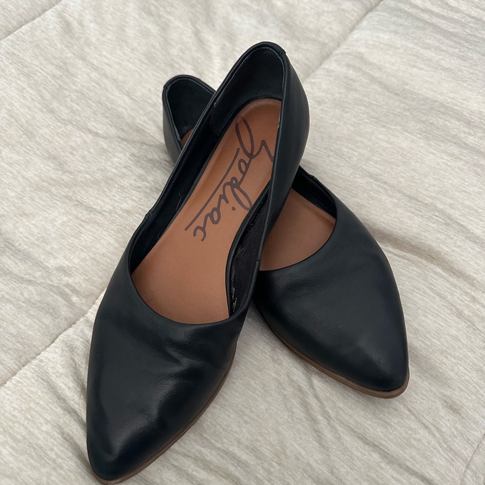 Zodiac Black Flats Sleek Pointed-Toe Design